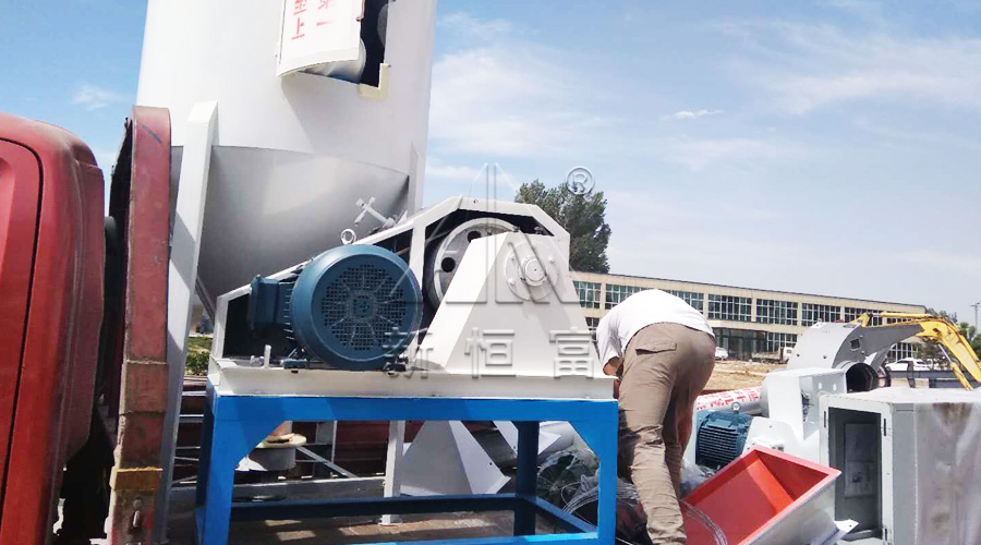 250顆粒(lì)機+立式攪(jiǎo)拌(bàn)罐 250顆粒機(jī)+立(lì)式攪拌罐