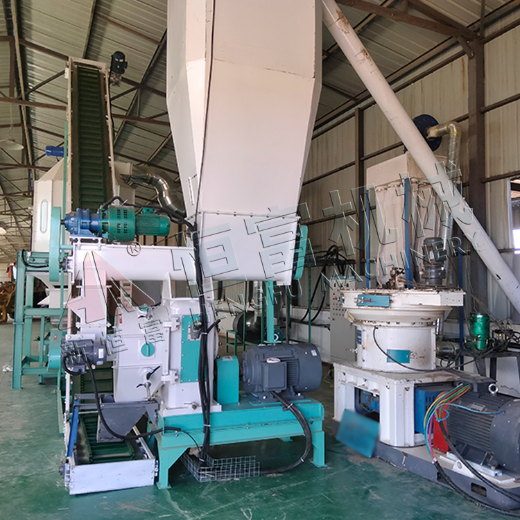 內（nèi）蒙古（gǔ）350草粉顆粒飼料機組